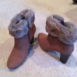 Boots with fur